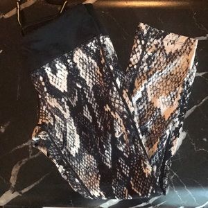 Nike snake legging crops
